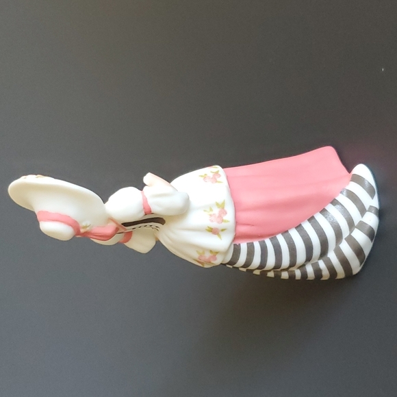 Avon Porcelain Mrs P.F.E Albee 1994 Damage - Picture 5 of 8